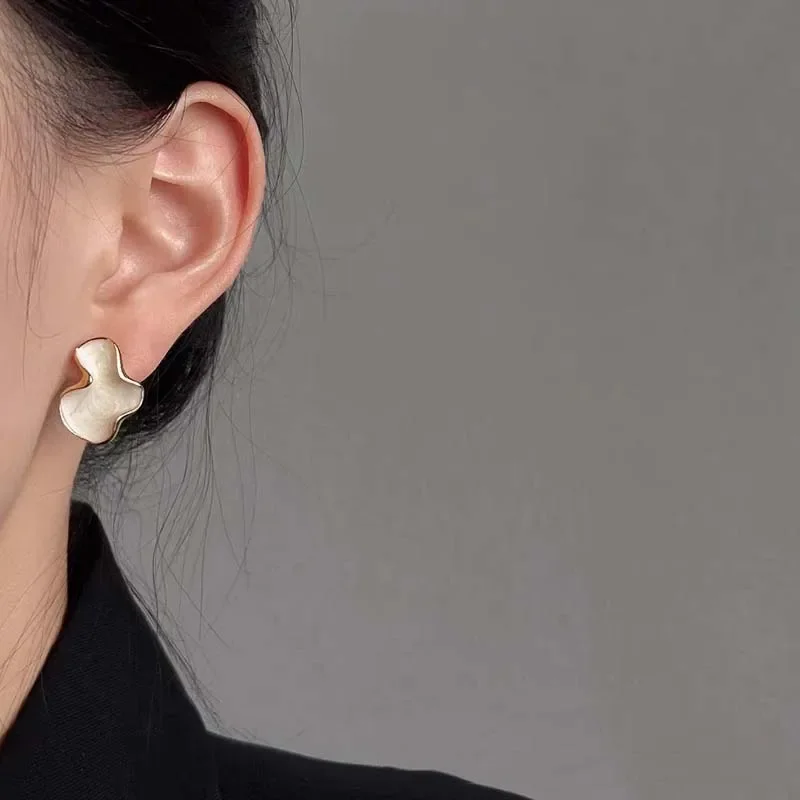 White Color Cloud Irregular St - đánh giá và giá Women'S Fashion Earrings